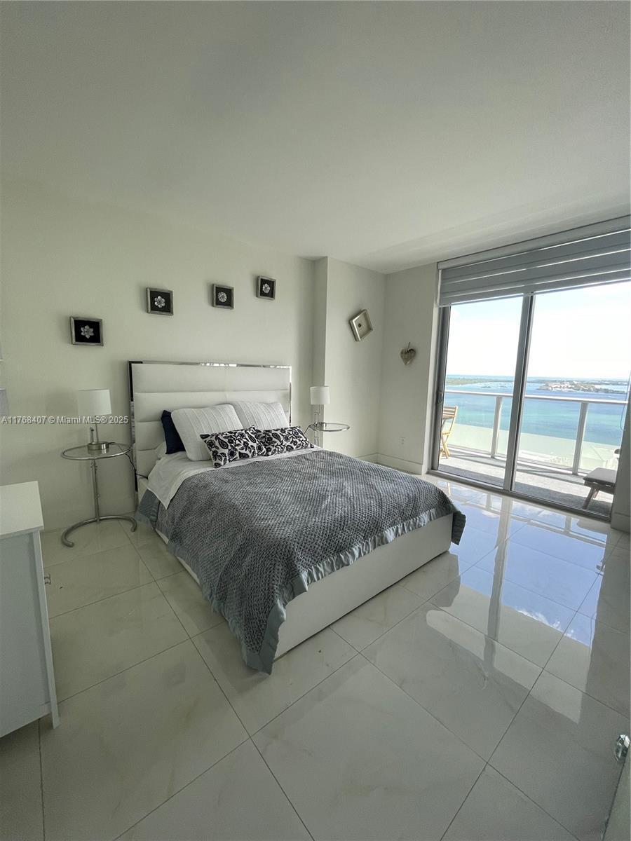 Building Photo - 1300 Brickell Bay Dr