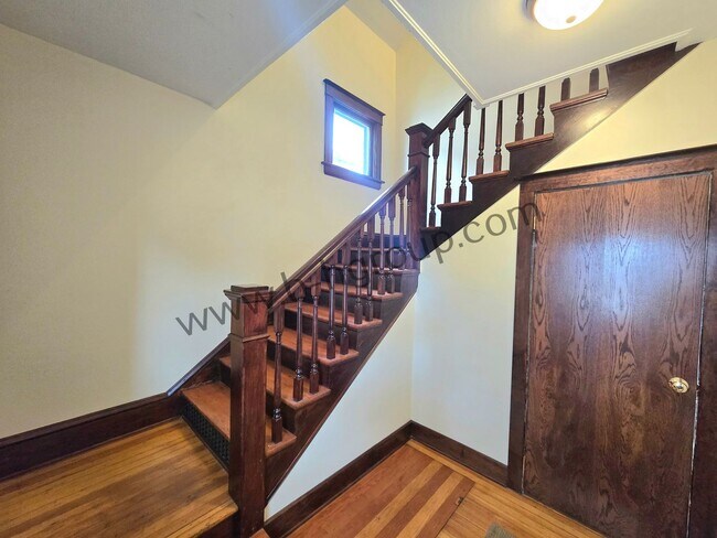 Building Photo - 609 45th St