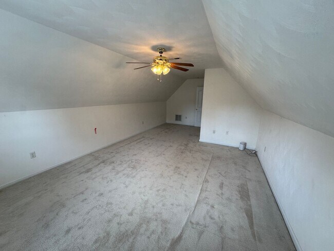 Building Photo - Location! 4 bedroom with garage convenient...