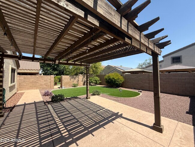 Building Photo - 11761 W Dos Rios Dr