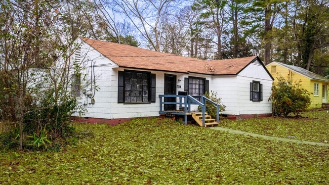 Primary Photo - 704 Woodbury Rd