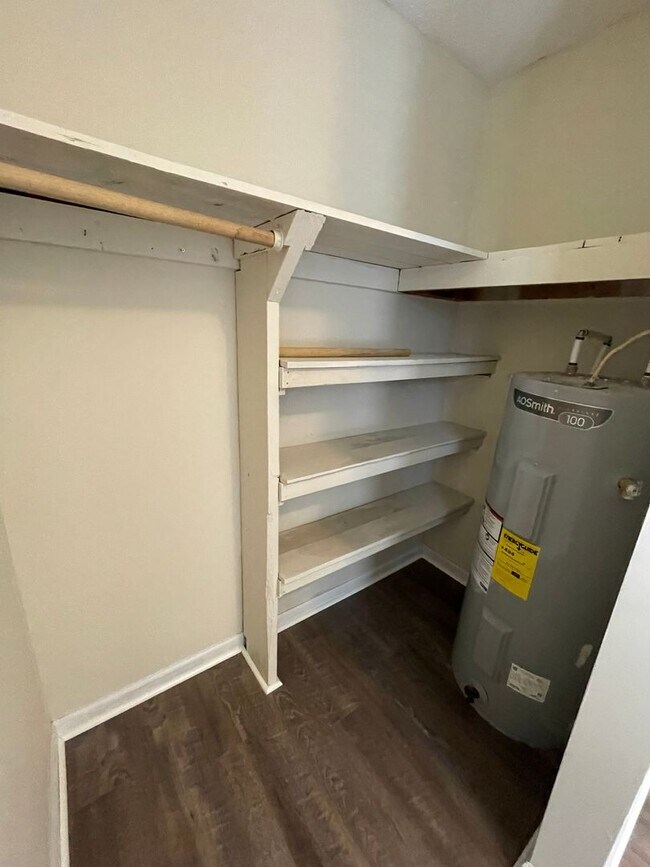 Building Photo - 3323 Christopher Dr NW