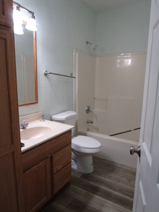 Building Photo - 6111 Shorewood Wy