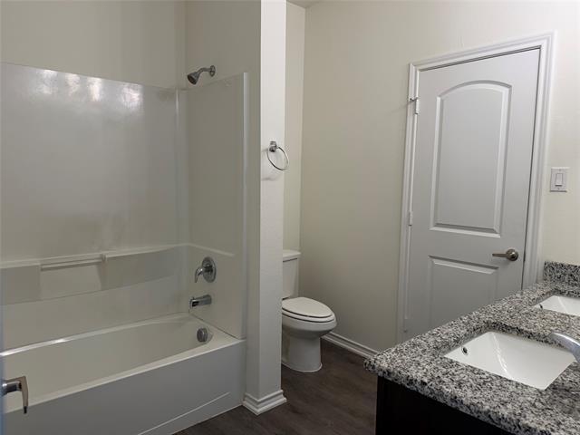 Building Photo - 2237 Diamond Dr