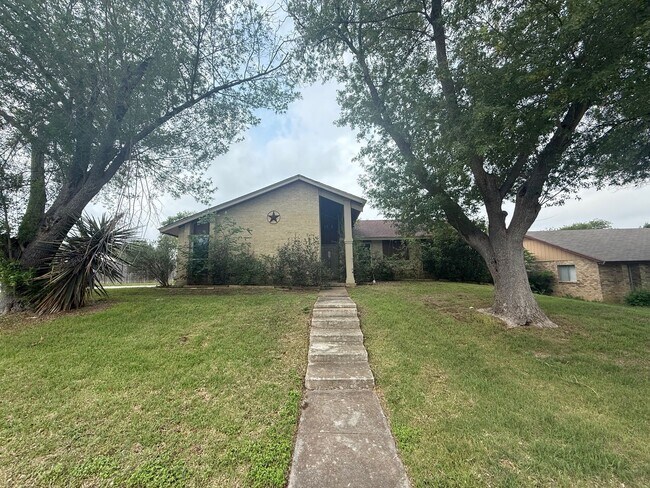 Primary Photo - Large lot With Mature Trees and a Spacious...