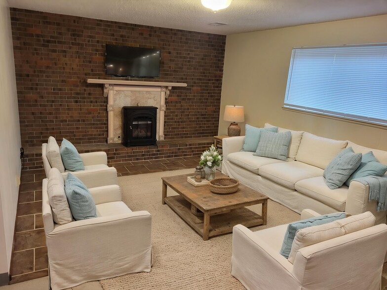 Building Photo - 10470 Romblon Way