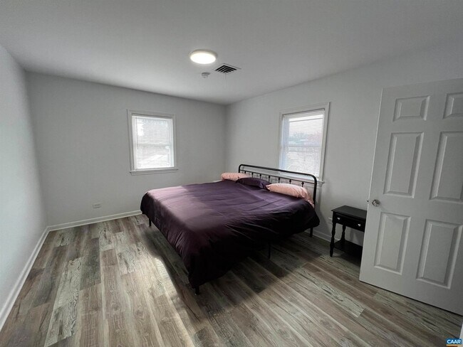 Building Photo - 301 7th St SW