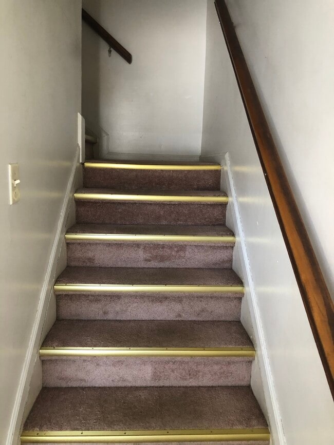 Building Photo - 421 Cumbrian Ct