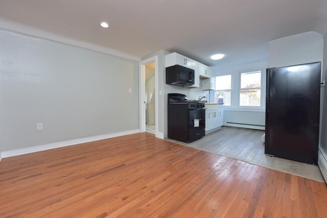 Building Photo - 173 Watson Ave