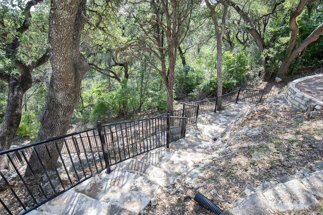 Building Photo - 9920 Spicewood Mesa