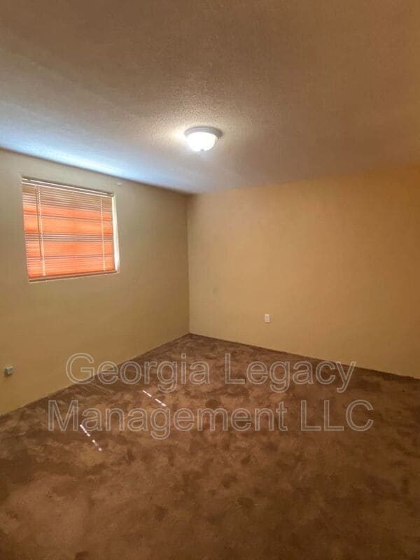 Building Photo - 65 Hughes St