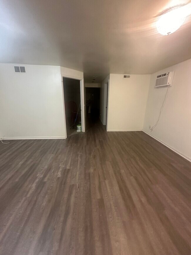 Building Photo - 4422 S Saint Lawrence Ave
