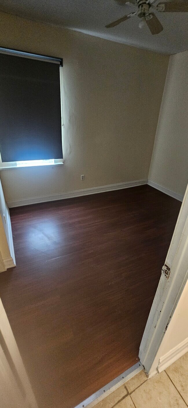 Building Photo - 1811 W 63rd St