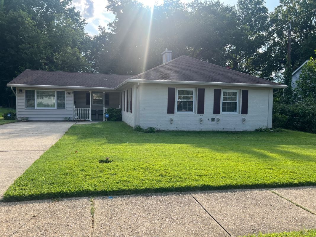Building Photo - 75 Plumtree Ln