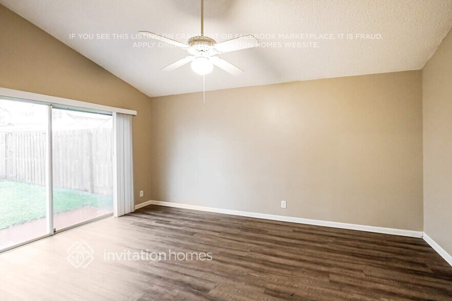 Building Photo - 6821 NW 28th Pl