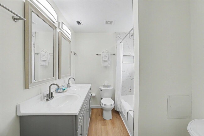 Building Photo - 713 Stafford St