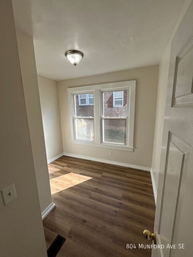 Building Photo - 804 Munford Ave SE