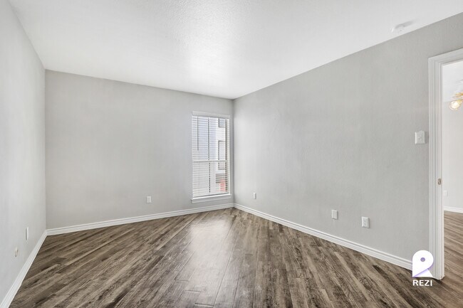 Building Photo - 4400 Memorial Dr