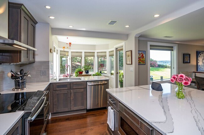 Building Photo - Sweeping waterfront views in this 2-Bedroo...