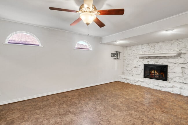 Building Photo - 5230 S Marion Ave