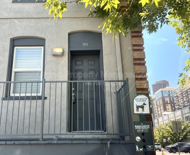 Building Photo - 2306 Glenarm Pl