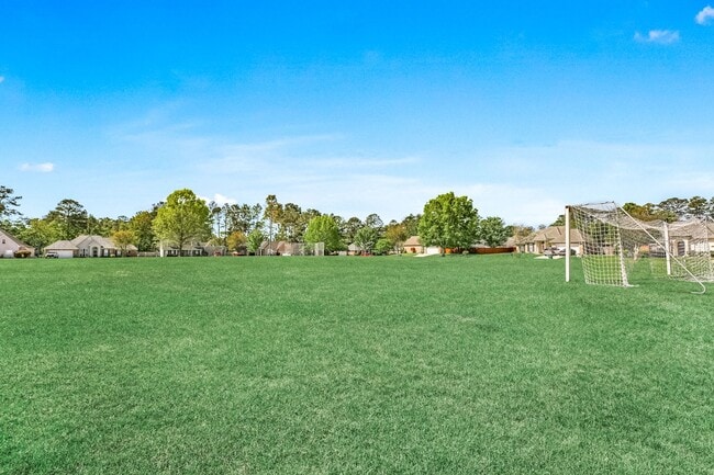 Building Photo - Gorgeous 3 Bed/ 2 Bath Single- Family Home