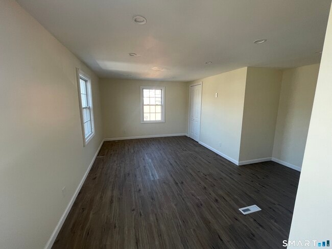 Building Photo - 266 Hebron Ave