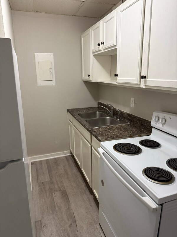 Building Photo - 260 N Commerce Ave