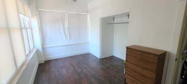 Building Photo - Euclid Ave - A 4 bedroom 2 bathroom Histor...