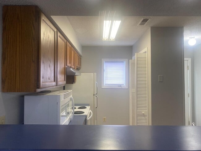 Building Photo - 409 Garden Dr