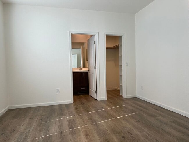 Building Photo - Rare horse property with huge workshop and dog kennels. Ready for move in