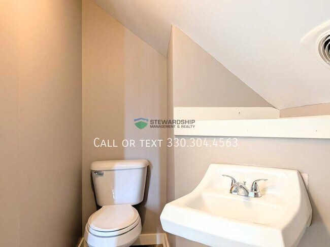 Building Photo - 133 Catherine St