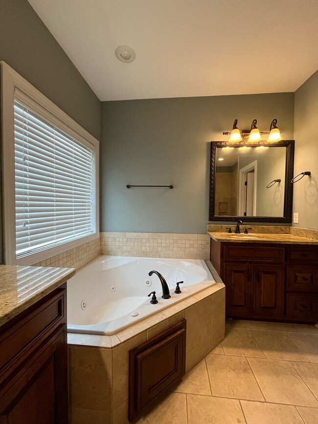 Building Photo - Riegel Pointe