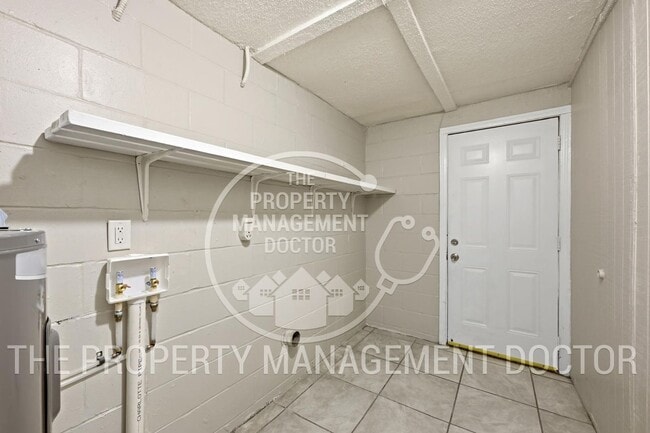 Building Photo - Modern 3/2 with an office Renovated Home in Orange Park - Ready for Immediate Move-In!