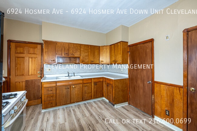 Building Photo - 6924 Hosmer Ave