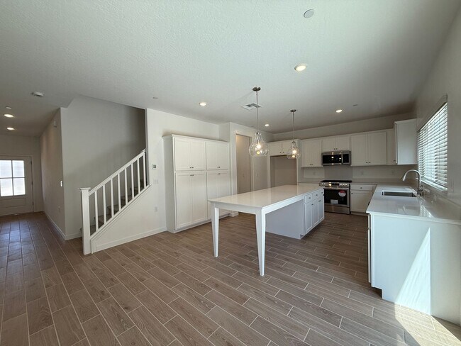 Building Photo - Brand new stunning 4-bedroom, 2.5-bathroom...