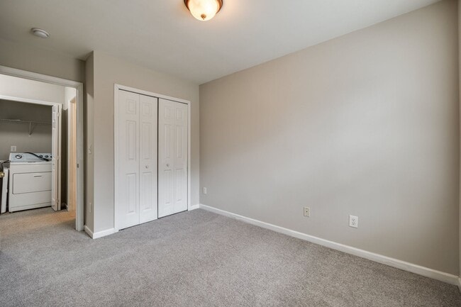 Building Photo - Location, Location, Location! 3 Bedroom 2....