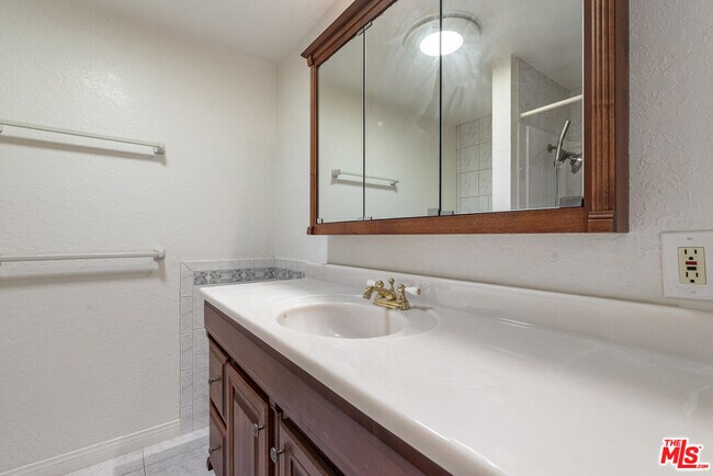 Building Photo - 106 Cresta Verde Dr