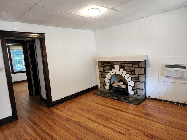 living room (fireplace is decor only) - 6474 Dale Ave