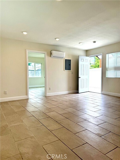 Building Photo - 6515 White Oak Ave