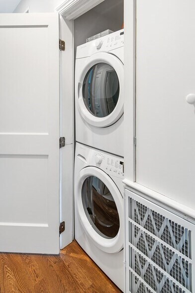 Building Photo - 323 Athens St