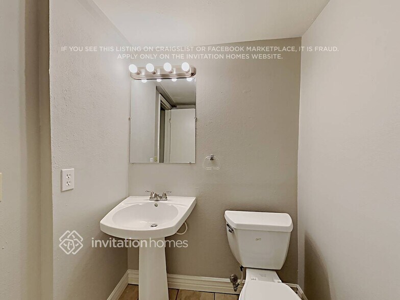 Building Photo - 2853 S Biscay Ct