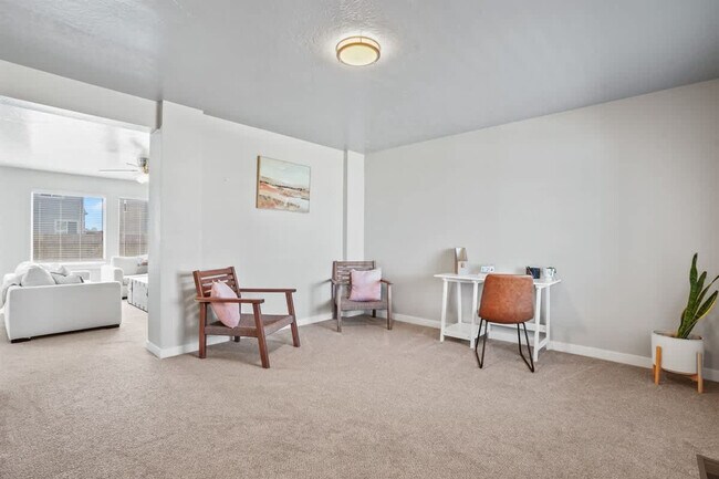 Building Photo - 13671 Pensacola St