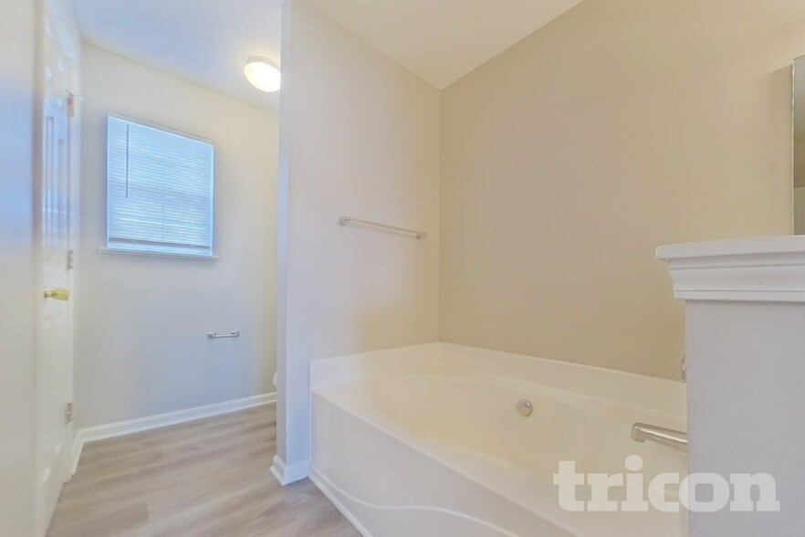 Building Photo - 410 Fox Trot Dr