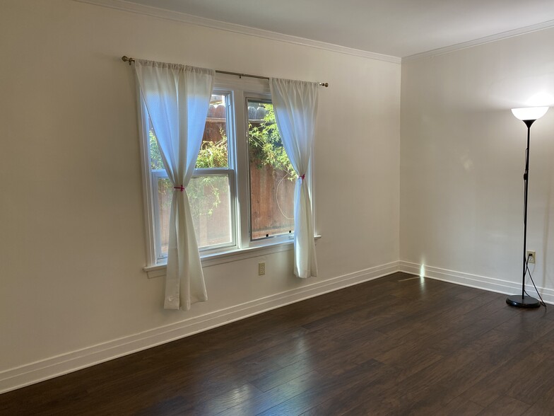 Building Photo - 2323 Las Colinas Ave