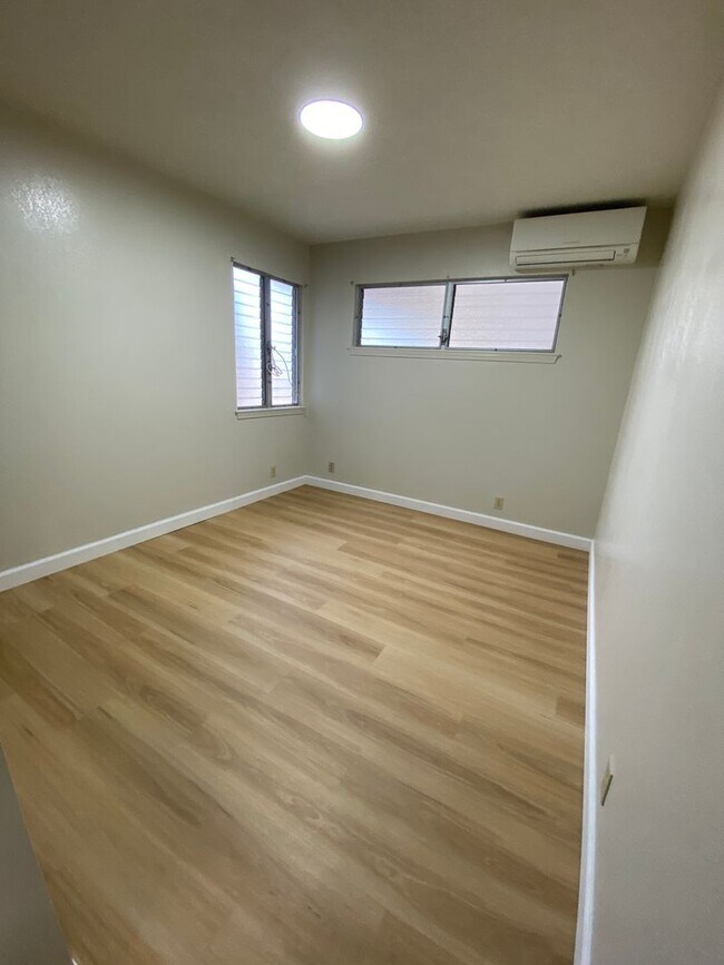 Building Photo - 843 21st Ave