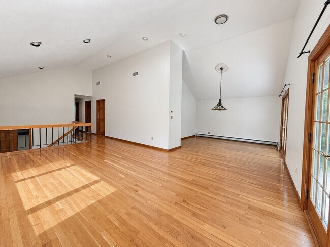 Building Photo - 39 Ingleside Rd