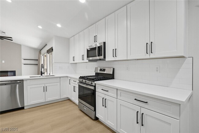 Building Photo - 2548 Tumble Brook Dr