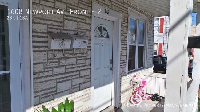 Building Photo - 1st and 2nd Floor: 2 Bedroom / 1 Bathroom ...