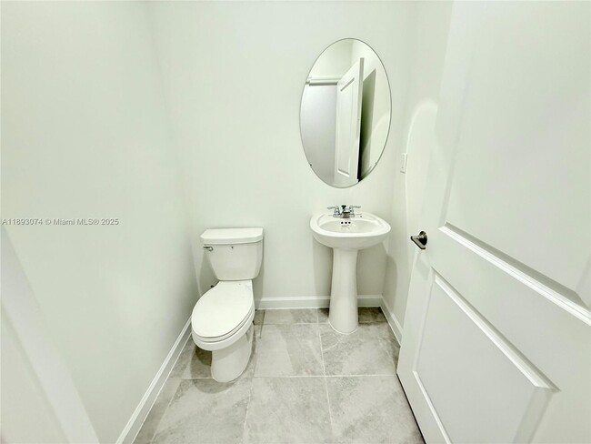 Building Photo - 2760 SE 23rd Ave